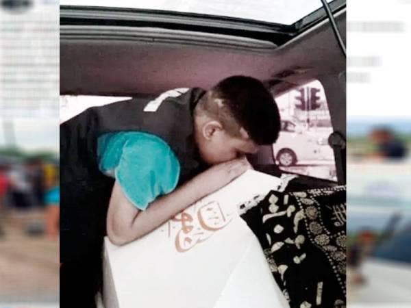 Gambar yang memaparkan adik Aiman sedang menguruskan pengebumian jenazah bersama ahli Pertubuhan Ukhuwah Kebajikan Van Jelata Selangor.