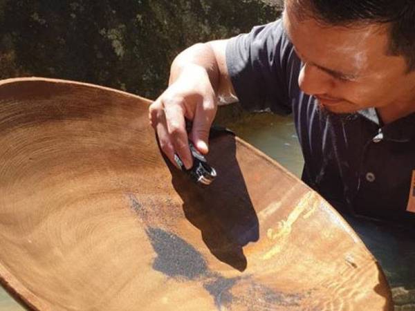 Aktiviti eksplorasi bahan batuan dan mineral.