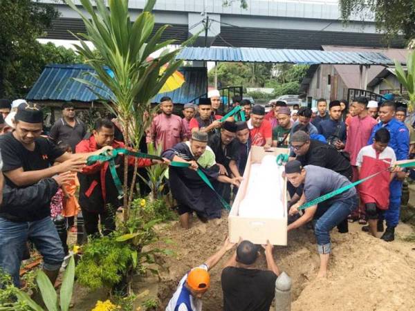 Arwah Muhammad Saifullah dikebumikan pada jam 11 pagi tadi.