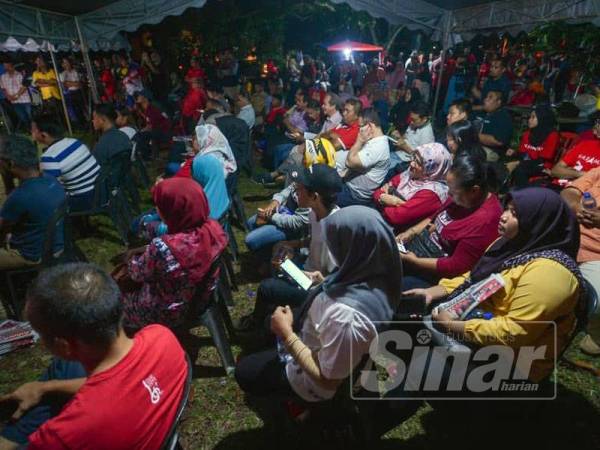 Orang ramai yang hadir pada Ceramah Harapan di PDM PH Kampung Sawah di sini malam ini. - SHARIFUDIN ABDUL RAHIM