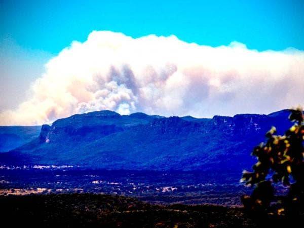 Kebakaran di Taman Negara Wollemi berhampiran Lithgow, barat Sydney.