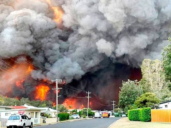 Kebakaran luar kawalan di Harrington iaitu kira-kira 335 kilometer di timur laut Sydney.