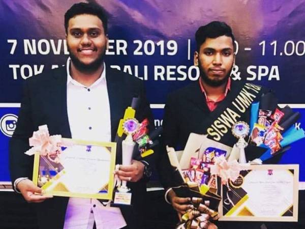 Wakil dari Syarikat Pemula KK Solutions bersama anugerah diterima.