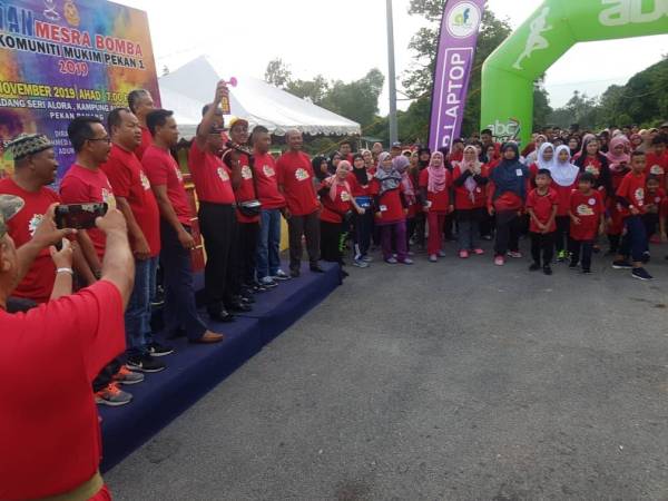 Acara pelepasan bermula.