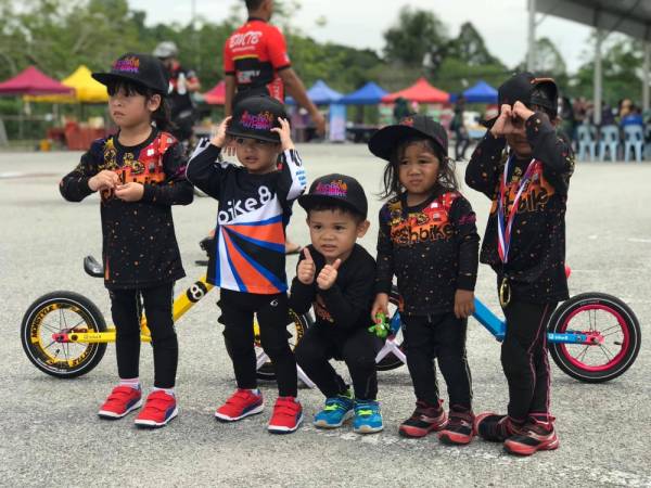 


KOMUNITI pushbike kini berusaha agar aktiviti itu dapat mendapat tempat di hati masyarakat tempatan dan luar negara.