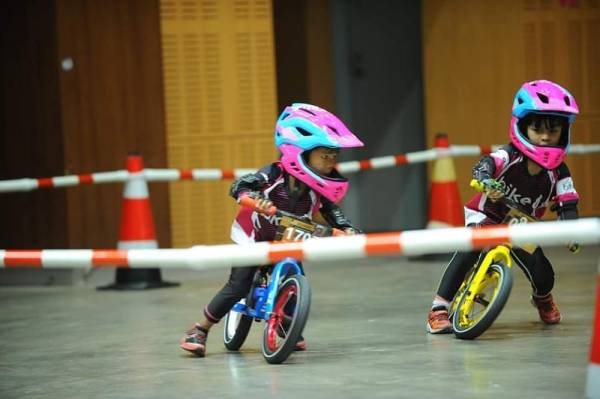 
SETIAP minggu, peminat pushbike boleh menyertai kejohanan atau perlawanan Pushbike Race yang dianjurkan di seluruh daerah atau negeri.