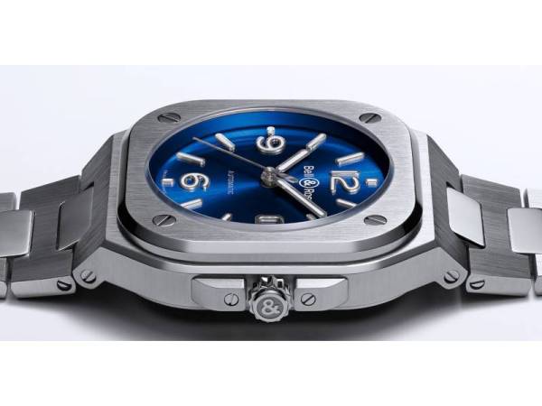 KEUNIKAN aksesori jam premium itu dengan kekemasan rapi dan reka bentuk cukup memikat.