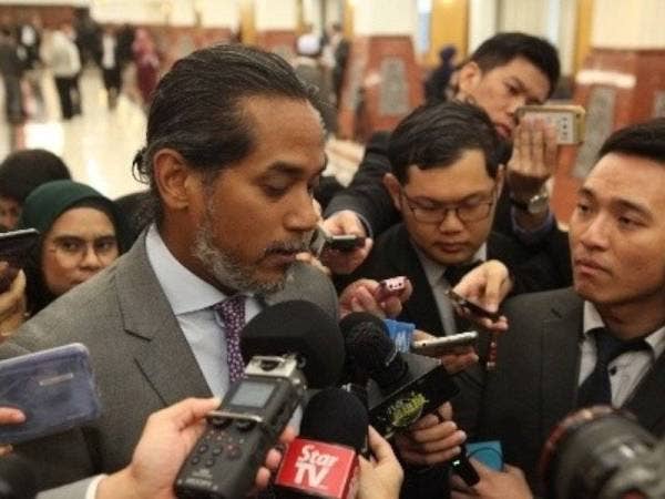 Khairy ketika ditemui wartawan di lobi Parlimen hari ini.