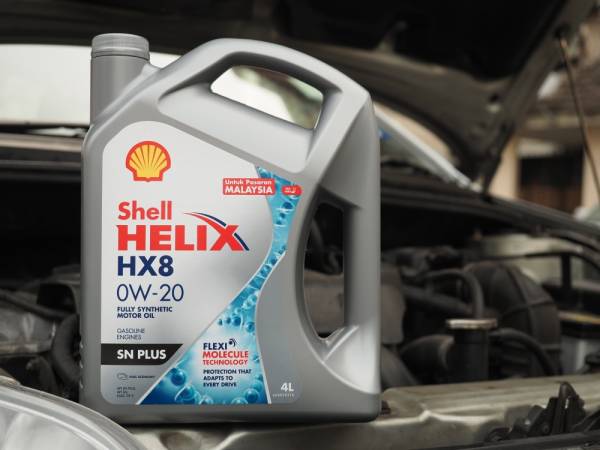 SHELL Helix HX8 0W 20 baharu boleh didapati pada harga RM199 bagi pek 4 liter dan RM53.90 bagi pek seliter.