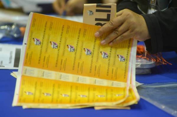 Persiapan Undi Awal di Dewan Jubli Intan Pontian hari ini. Foto: SHARIFUDIN ABDUL RAHIM