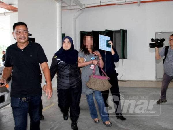 Seorang wanita tempatan yang ditemui mabuk dalam kediaman mangsa ditahan bagi membantu siasatan.