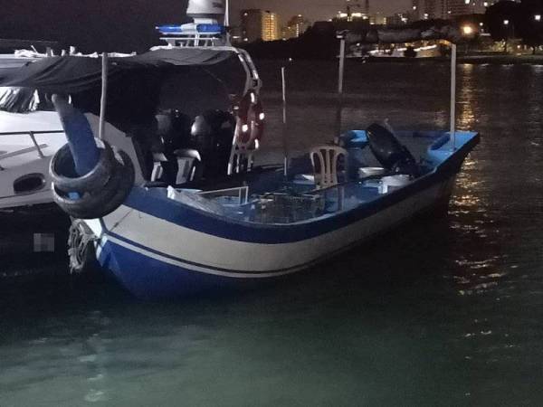 Bot tanpa nombor pendaftaran dibawa ke Jeti PPM Batu Uban untuk siasatan lanjut.