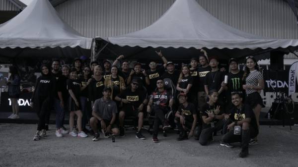 kru Todak Racing yang terlibat dalam acara yang penuh kemeriahan di Sungai Besi baru-baru ini.