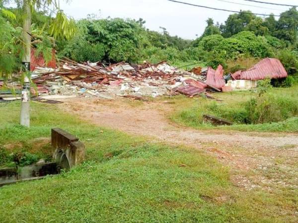 Keadaan rumah Mahani selepas dirobohkan pada Ahad lalu.