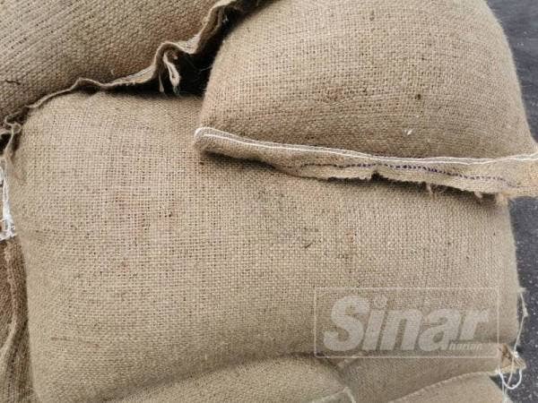 Antara barangan rampasan menerusi peneriksaan itu.