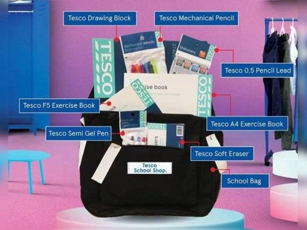 Beg Terus Senyum berharga RM50 terdiri daripada sebuah beg yang disertakan dengan kelengkapan alat tulis dan buku nota.