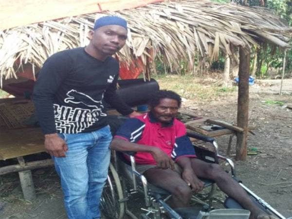 Arwah Tok Batin Hamdan (kanan).