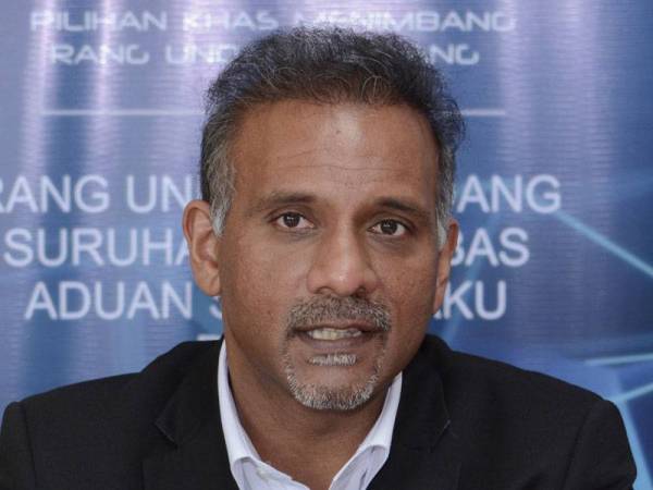 Ramkarpal Singh mengadakan sidang media pada sesi pendengaran awam mengenai rang undang-undang IPCMC di Wisma Darul Iman hari ini. - Foto Bernama