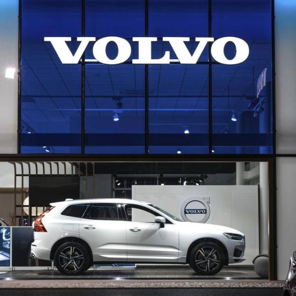 iRoll Ipoh Sdn Bhd terletak di lokasi yang sangat strategik berhampiran lapangan terbang dan kelab awam.