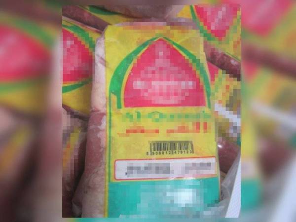 Daging kerbau sejuk beku yang memaparkan logo halal tidak diiktiraf Jakim.