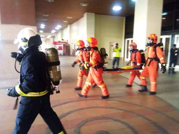 'Mangsa' yang terperangkap berjaya diselamatkan.