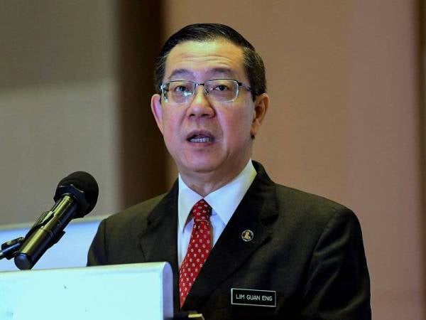 Guan Eng berucap pada Majlis Menandatangani Memorandum Persefahaman (MoU) antara SME Bank, Malaysia Rail Link dan China Communications Construction (ECRL) hari ini. - Foto Bernama