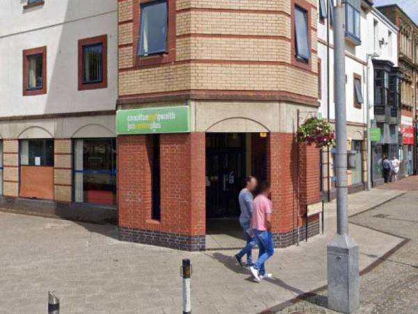 Dia diisytiharkan meninggal dunia selepas paramedik tiba di pusat pekerjaan itu. FOTO: Google Maps