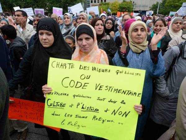 Ribuan penduduk terutama yang beragama Islam tampil mengadakan tunjuk perasaan terhadap larangan mengenakan pakaian keagamaan di Quebec.