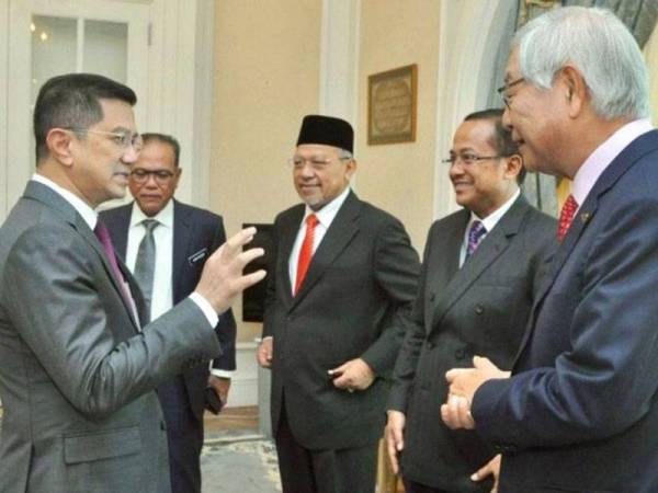 Mohamed Azmin bersama pemimpin negeri yang terlibat dalam ECER. - Foto Twitter Mohamed Azmin Ali