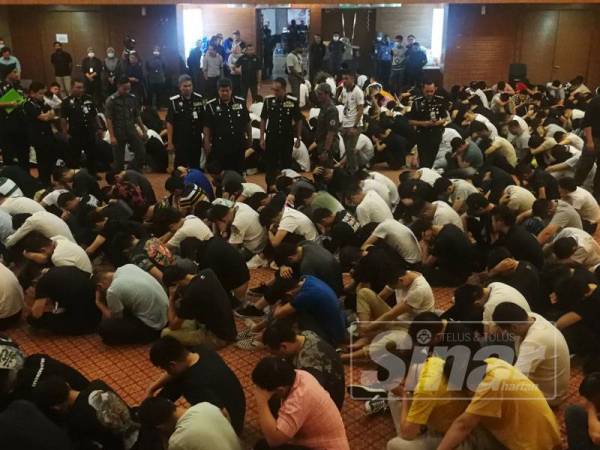 Seramai 680 suspek warga China ditahan dan direman selama 14 hari.