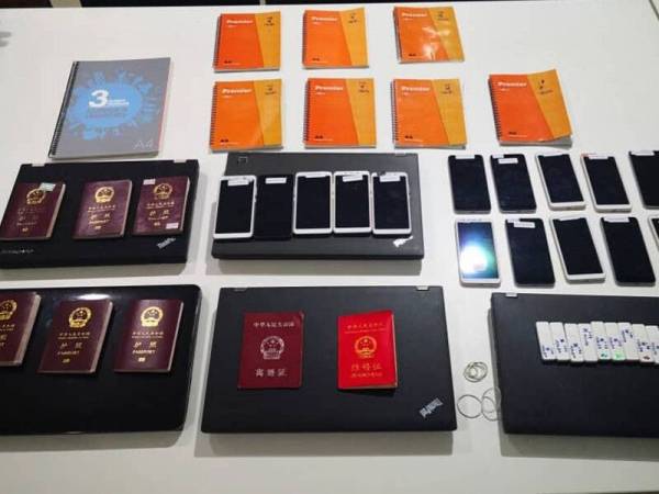 Sebahagian komputer riba yang dirampas dalam serbuan itu.