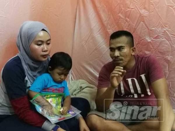 Mohd Kamaruzaman dan isterinya, Nor Ilyana Mohammad, 28.
