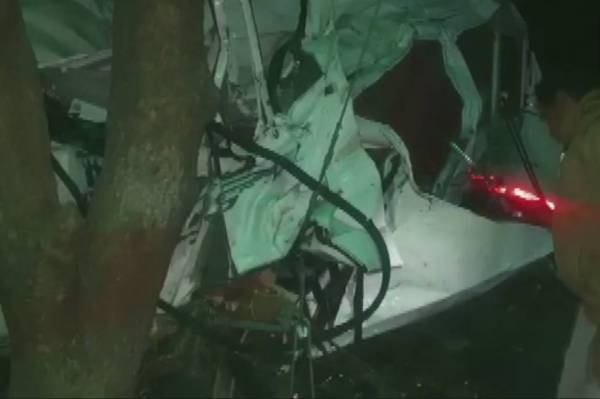 Nahas berlaku pada jam 3.30 pagi waktu tempatan di lebuh raya Kishangarh-Hanumangarh di Naguar, Rajasthan.