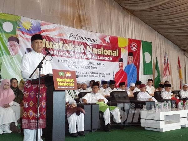 Ahmad Zahid ketika berucap pada ceramah sempena Pelancaran Muafakat Nasional peringkat negeri Selangor di Jalan Kebun hari ini.
