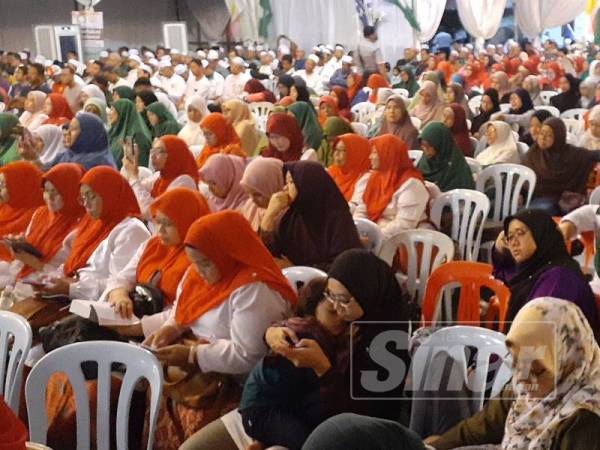 Ribuan masyarakat hadir pada Pelancaran Muafakat Nasional peringkat negeri Selangor di Jalan Kebun hari ini.