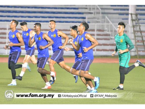 Skuad Harimau Muda menjalani latihan sebelum aksi pembukaan Kumpulan A menentang Myanmar petang ini.