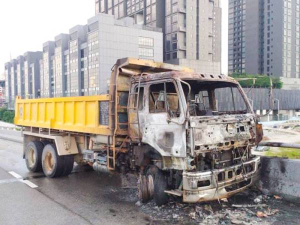 Keadaan lori yang terbakar