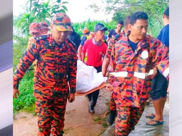 Anggota PPDA membawa jenazah mangsa selepas ditemui 100 meter daripada tampat dia dipercayai terjun. FOTO: JBPM