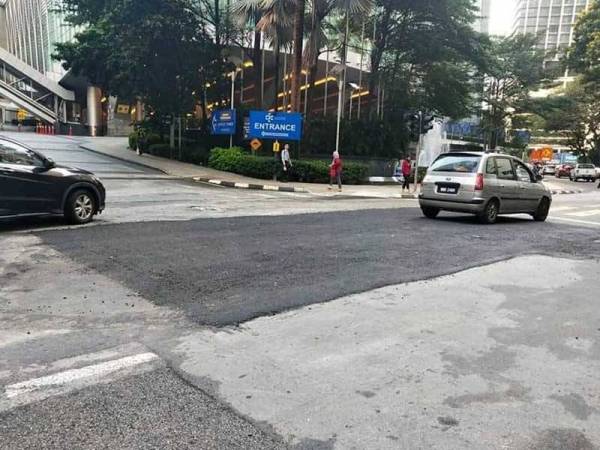 Jalan rosak akibat paip bawah tanah pecah di Jalan Pinang siap dibaiki dan mula dibuka kepada pengguna hari ini. - Foto Facebook DBKL