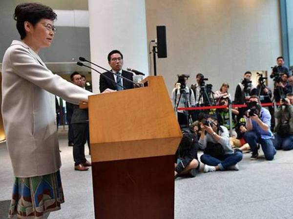 Lam ketika bercakap pada sidang media di Hong Kong hari ini. - Foto Agensi