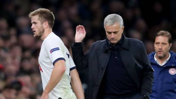 Mourinho (kanan) terpaksa mengeluarkan Dier bagi mengimbangi corak permainan Spurs ketika menentang Olympiacos.