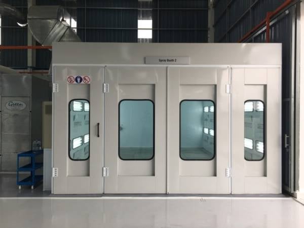 BILIK khas untuk proses mengecat kenderaan yang dibaik pulih.