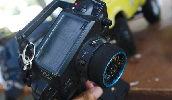 ALAT kawalan jauh memainkan peranan penting ketika bermain.