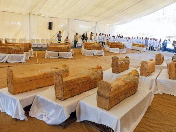 Sepasukan ahli arkeologi Mesir menemui 30 keranda kayu kuno menempatkan mumia di Kota Luxor, Mesir yang masih dalam keadaan baik bulan lalu.