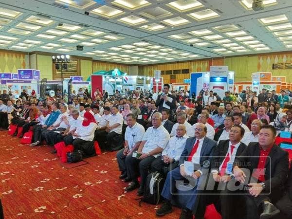 Wakil koperasi tempatan, antarabangsa serta rakan niaga strategik hadir pada Majlis Perasmian MACCOPS di Pusat Konvensyen Antarabangsa Persada Johor semalam.