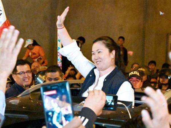 Ketua pembangkang Peru, Keiko Fujimori bebas dari penjara setelah menjalani tahanan selama 13 bulan sebelum perbicaraan kes rasuah.- Foto AFP