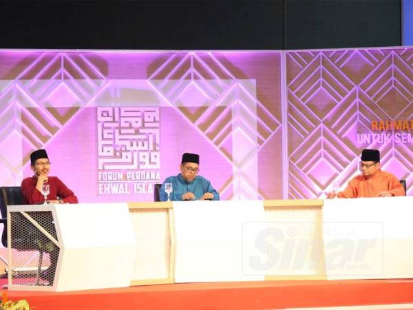 Forum Perdana Ehwal Islam menampilkan panel terdiri daripada Datuk Ahmad Badlishah Alaudin, Ustaz Ghazali Ibrahim, Datuk Yahya Ahmad dan Mohd Hariri Mat Daud sebagai moderator. Forum berkenaan disiarkan secara langsung dari tapak HPPNK 2019 di Angsana Johor Bahru Mall. - FOTO ZAHID IZZANI
