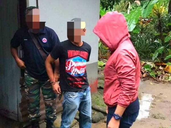 Tindakan golongan penagih mengambil dadah ketika banjir berjaya dihidu oleh anggota penguat kuasa AADK Daerah Pasir Puteh. - Foto AADK