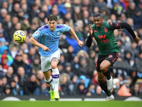 Stones (kiri) yakin City masih belum terkeluar dalam saingan pemburuan kejuaraan EPL. - Foto AFP