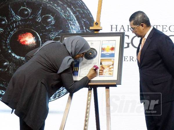 Ketua Pesuruhjaya Suruhanjaya Pencegahan Rasuah Malaysia (SPRM), Latheefa Beebi Koya ketika simbolik perasmian pada Hari Integriti PROLINTAS 2019 serta Pelancaran Pelan Anti-Rasuah dan Integriti Organisasi (OACIP) dan Pelan Pengurusan Risiko Rasuah bertempat di Concorde Hotel Kuala Lumpur semalam. Foto Sinar Harian ASRIL ASWANDI SHUKOR.